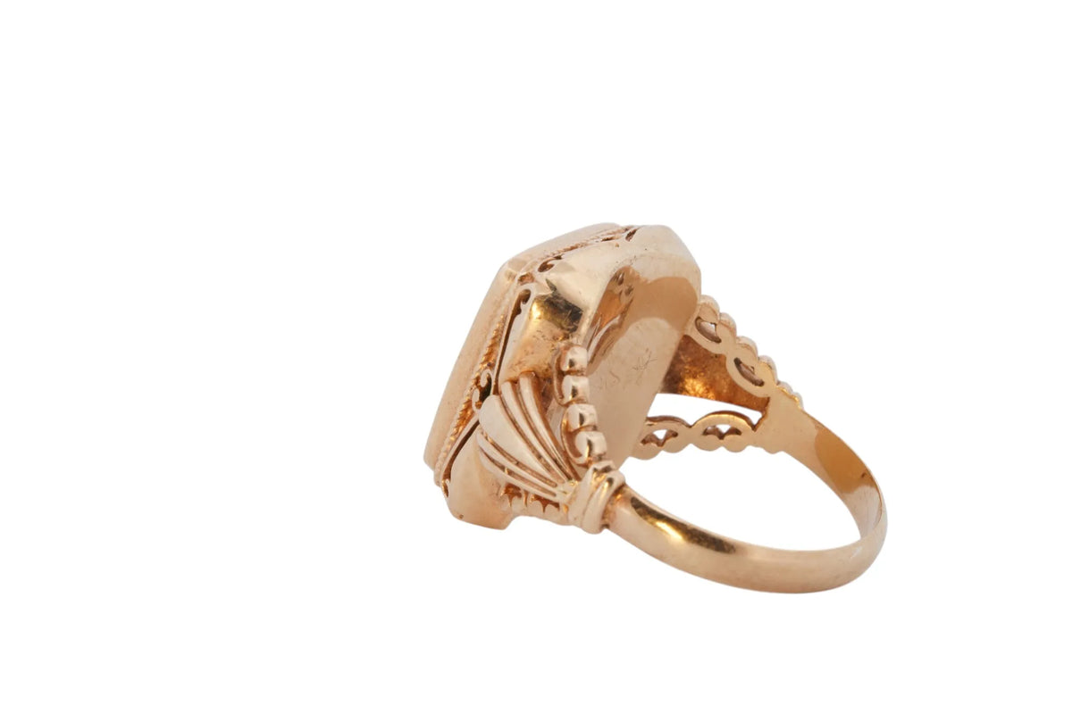 Hungarian 14K Yellow Gold Green Chalcedony Ring – Size 12 — interactive 360° view